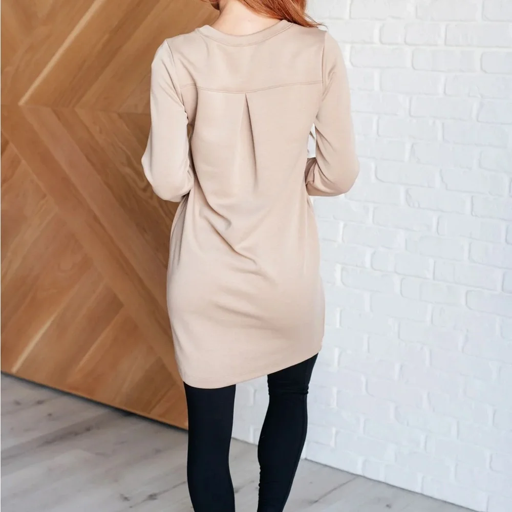 Dear Scarlett Milan Travel Shift Dress in Khaki – Medium - Picture 2 of 4
